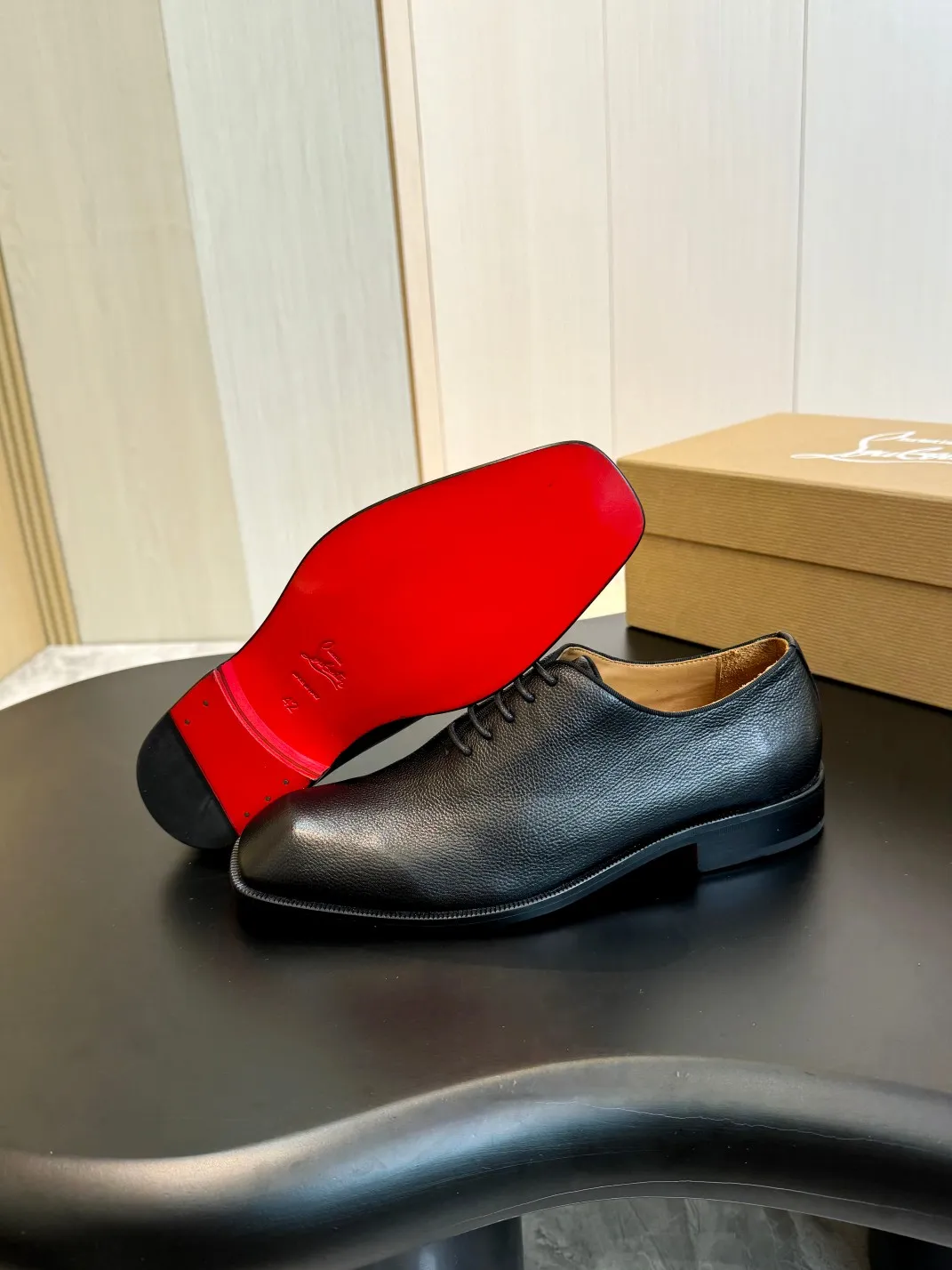 [CL red-soled shoes] Top P: 1020💰 Size 39-44 (⚠️38.45.46 custom-made, non-refundable and non-exchangeable) 🆑High-end men’s business formal leather shoes, original and genuine top-quality goods ••✅💯 Top-quality original order purchasing agent! Original imported patterned cowhide ➕Imported cowhide lining ➕Cowhide feet ➕Original leather outsole~🉑️Feel free to compare the authentic ones!